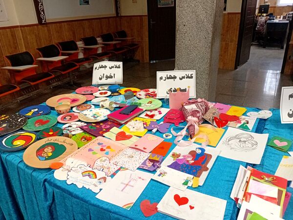  نمایشگاه دست سازه ای برای مادرم در دبستان مصلی نژاد حضرت زینب(س)