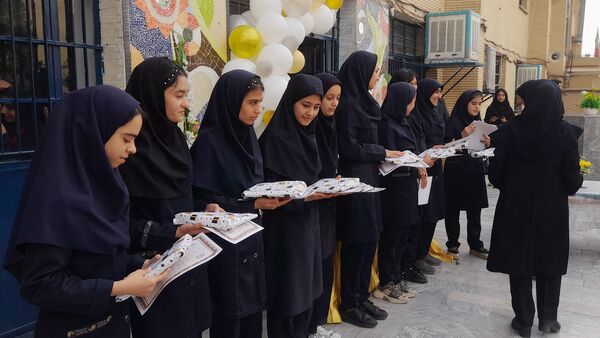 جشن سپاس معلم در هنرستان فنی حرفه‌ای بدیع ناحیه یک