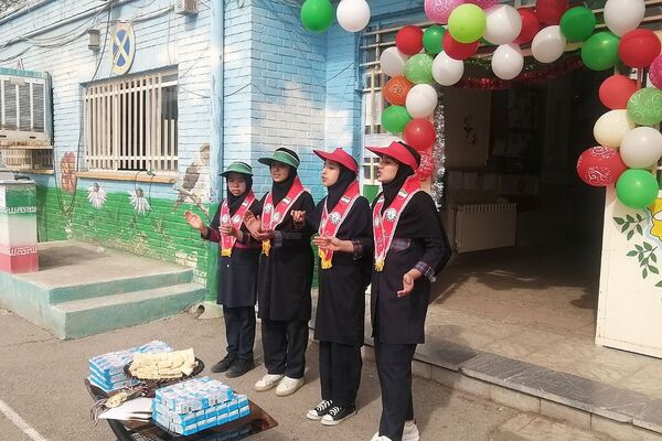 جشن پیروزی انقلاب اسلامی در مدارس منطقه کهریزک 