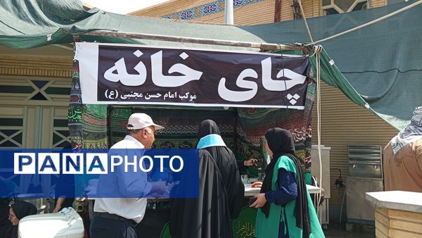 دانش‌آموزان کوهدشتی در خدمت زوار حسینی