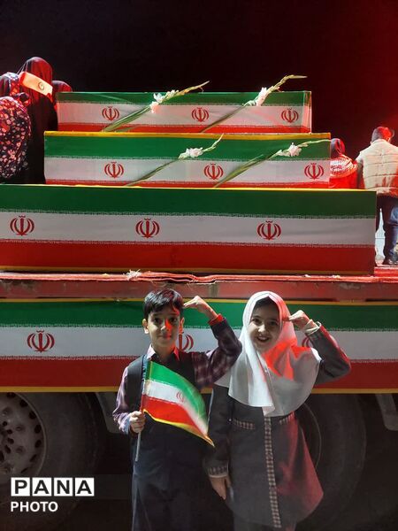 حضور دانش آموزان و فرهنگیان تفتی در چهلم شهدای میناب