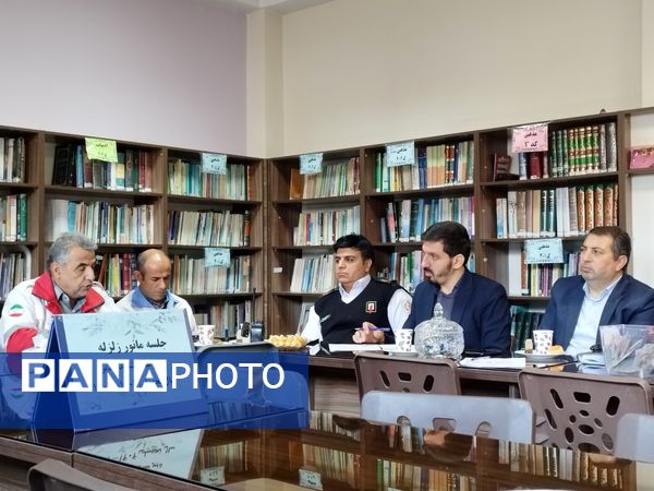 جلسه هماهنگی مانور زلزله در کتابخانه مدرسه غدیر یک قدس