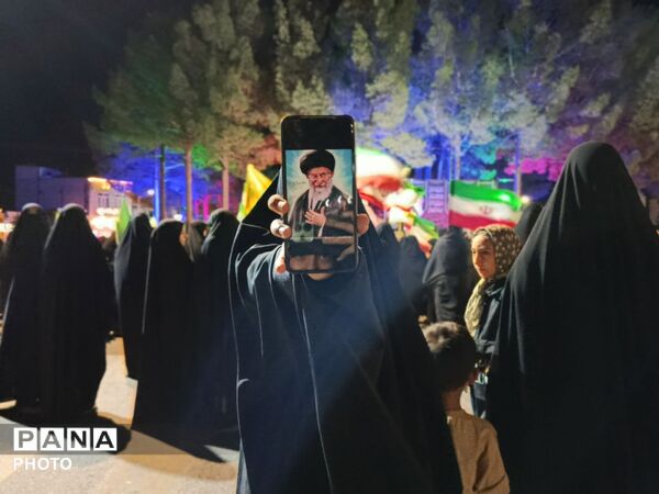 اجتماع شبانه نوجوانان شهرستان رشتخوار در سوگ رهبر شهید