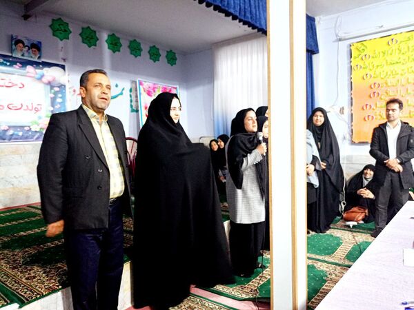 اولین جلسه انجمن اولیا دبستان سمیه کاشمر
