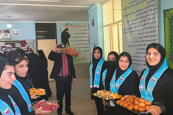 جشن مهر ایثار و نماز و بازگشایی مدارس یک مهر در دبیرستان هیأت امنایی فرهیختگان