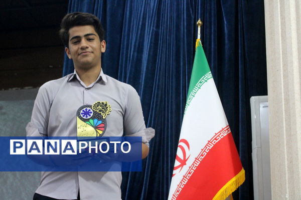 تجلیل از برگزیدگان دبیرستان شهید بهشتی شهرستان بوشهر (1)