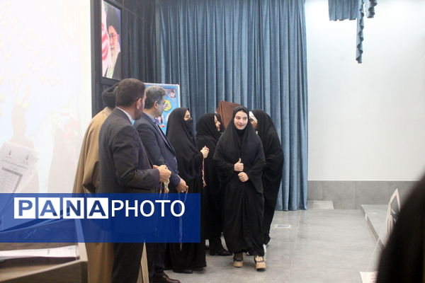 تجلیل از دانش‌آموزان تراز انقلاب اسلامی استان بوشهر