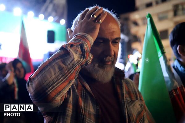 حضور پررنگ اداره آموزش و پرورش در راهپیمایی میدان انقلاب