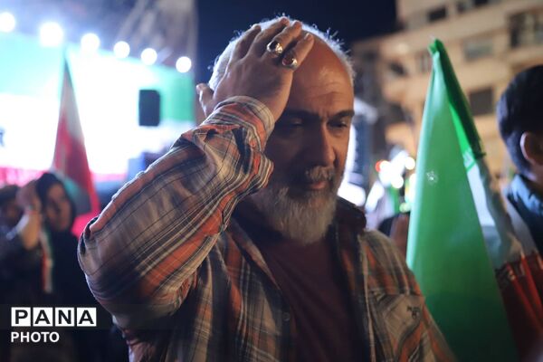حضور پررنگ اداره آموزش و پرورش در راهپیمایی میدان انقلاب