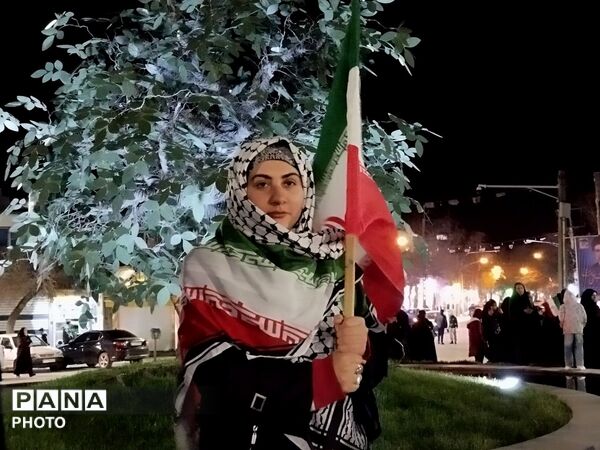 میدان با شما و خیابان ها با ما