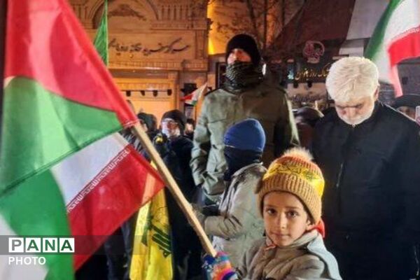 بیعت پر‌شور دانش‌آموزان دهه هشتادی با رهبر معظم جمهوری‌اسلامی در شهرستان فیروزکوه
