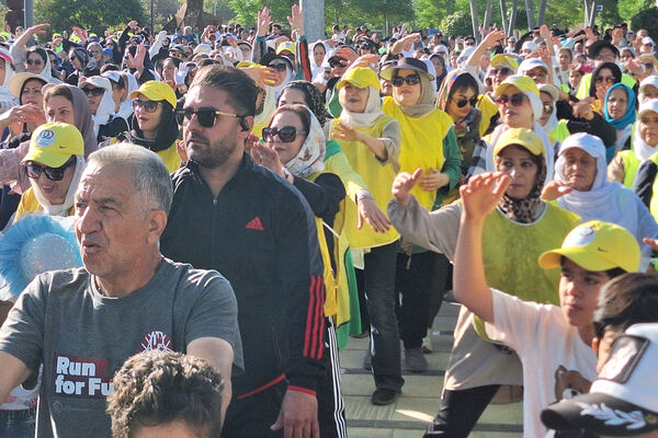 همایش پیاده‌روی خانوادگی در شیراز 