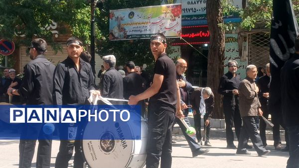 مراسم زنجیر زنی و سینه زنی به مناسبت سالگرد رحلت امام در نیشابور 