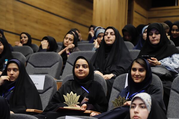 تجلیل از برگزیدگان ایثار با یاد شهدای شجره طیبه