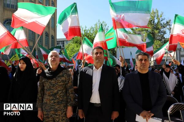 مراسم صبحگاه مشترک بسیج فرهنگیان تهران بزرگ در اداره کل آموزش و پرورش