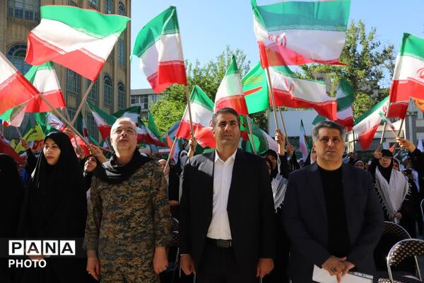 مراسم صبحگاه مشترک بسیج فرهنگیان تهران بزرگ در اداره کل آموزش و پرورش