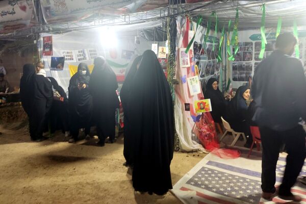 نمایشگاهی برا آشنایی با شهیدان