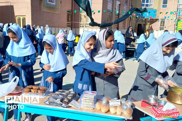 بازارچه دانش‌آموزی در دبستان ظریف کار فرد 2 شیراز