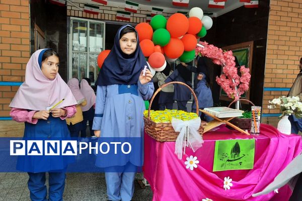  جشن نیمه شعبان در مدرسه مهرآیین ناحیه دو بهارستان