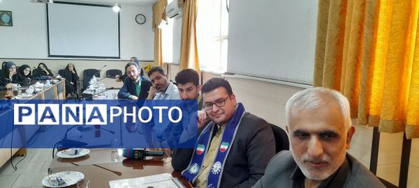 نشست خبرنگاران پانا با مدیر آموزش و پرورش ناحیه 3 قم