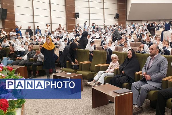 اجتماع 700 نفری پدران و دختران دانش آموز مدرسه علامه طباطبایی منطقه پردیس به مناسبت روز دختر