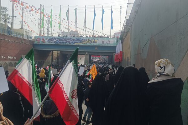 حضور دانش‌آموزان دبیرستان بانوخمسه در راهپیمایی22 بهمن رباط‌کریم 