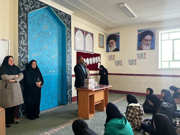 تجلیل از برگزیدگان مسابقات قرآنی 