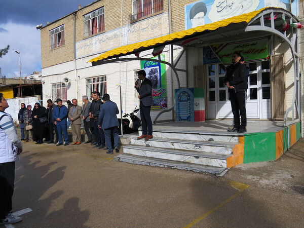 جشن انقلاب و کلنگ زنی زمین چمن دبیرستان شاهد امام حسین (ع)