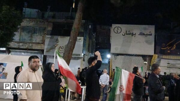 مشت ها بر فراز آسمان نیشابور نمایان شد 