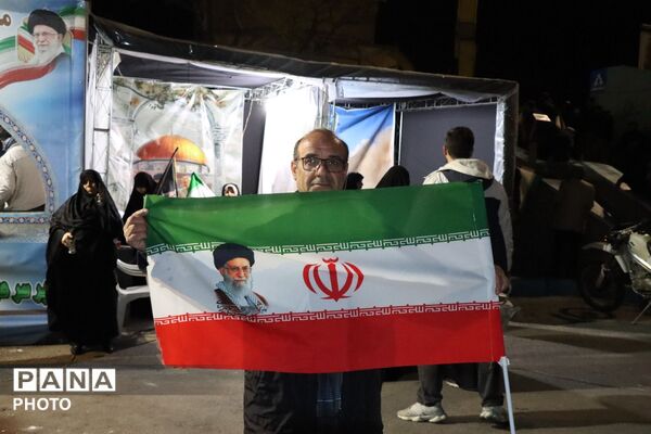 پرچمی که زمین نگذاشتند