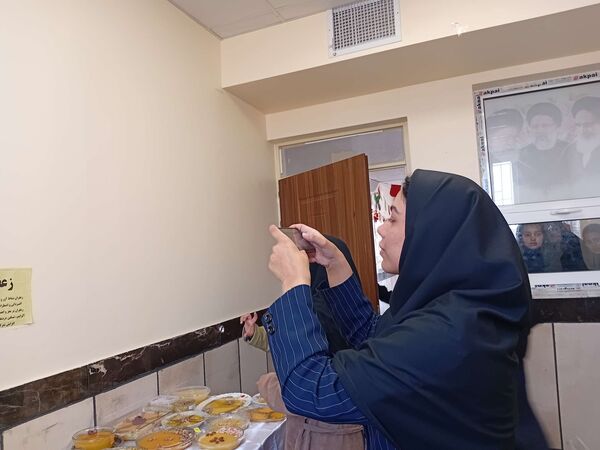 جشنواره شله زرد به مناسبت هفته بهداشت روان در مدرسه مادرمهربان خلیل آباد