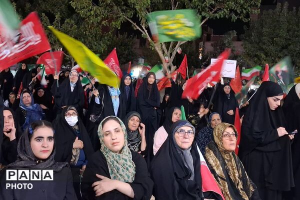 قدرت مشت، شکوه پرچم؛ نمادهایی از پایداری بی پایان