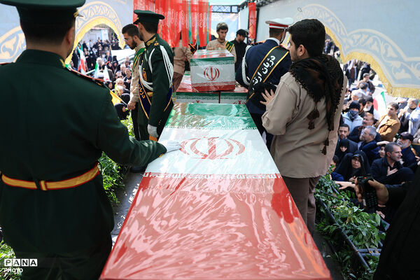 تشییع پیکر شهیدان لاریجانی، سلیمانی و شهدای ناوشکن دنا