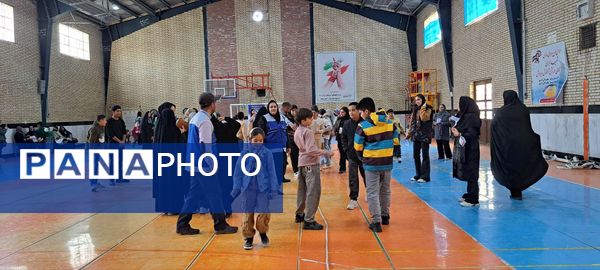 مسابقات طناب‌کشی و دارت در سالن زینبه شهرستان شیروان