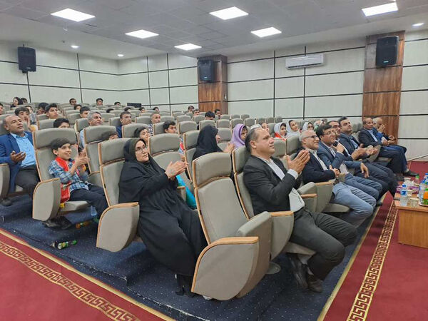  تجلیل از مدیران، مربیان و دانش‌آموزان پیشتاز شهرستان عسلویه