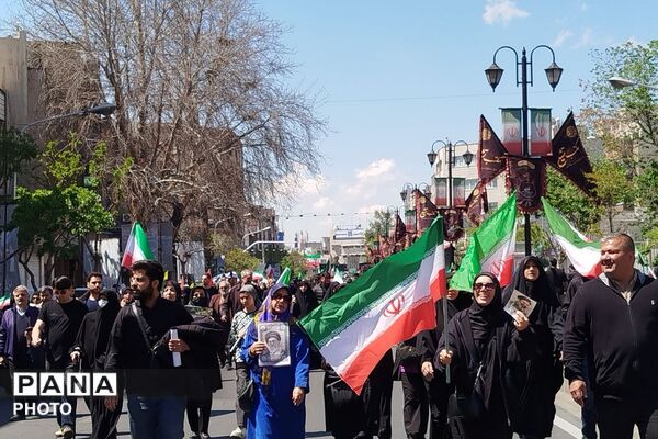 حضور اقشار مختلف مردم تهران در اربعین رهبر شهید انقلاب اسلامی 