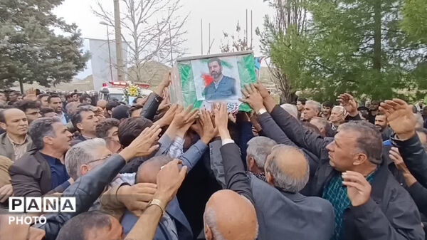 بدرقه تا بهشت، مراسم خاکسپاری شهید سرافراز پرویز ضرونی در کوهدشت 