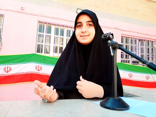 جشن دهه فجر انقلاب اسلامی در دبیرستان رضوان شهرستان بوشهر