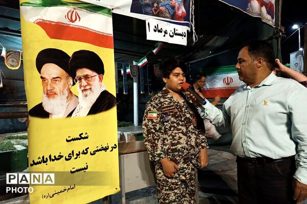 اجتماع پرشور دانش‌آموزان دبستان پسرانه مرصاد۱ در غرفه شهدای دانش آموز ورامین 