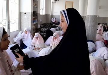 برگزاری مراسم گلبانگ توحید در دبستان سیدکاظم حسینی یزد