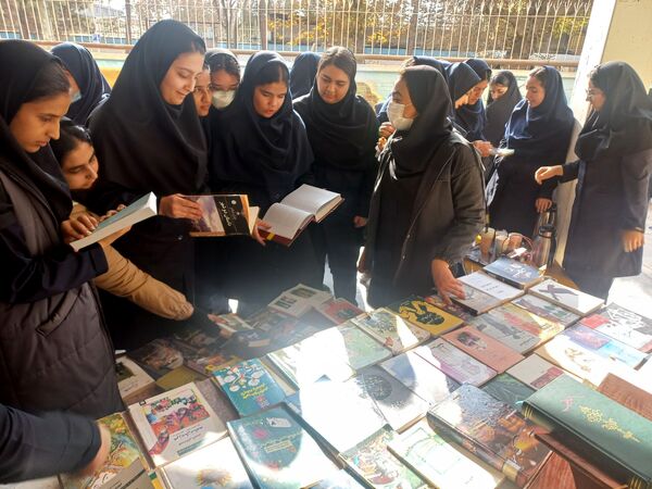 افتتاح «کافه‌کتاب» دبیرستان شهیده مریم فرهانیان