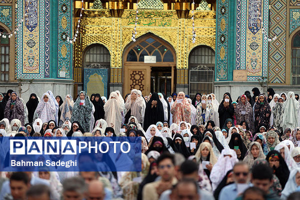 اقامه نماز عید سعید فطر- امامزاده پنج تن(ع) لویزان