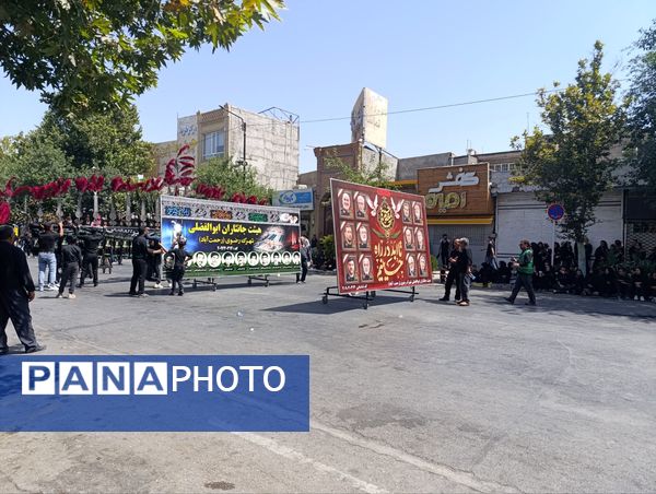 عزاداری ظهر  عاشورا در خیابان‌های شهر نیشابور 