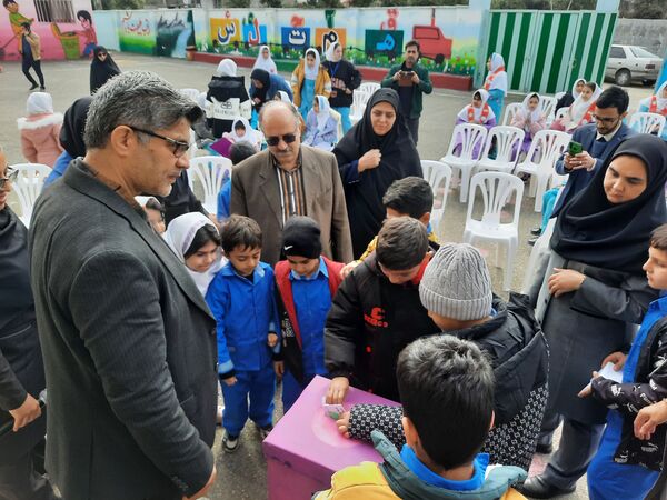روز درختکاری و نیکوکاری در دبستان ارشاد قائمشهر