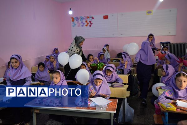 جشن میلاد حضرت زینب(س) با حضور مادران پرستار در دبستان علویان بهارستان‌دو
