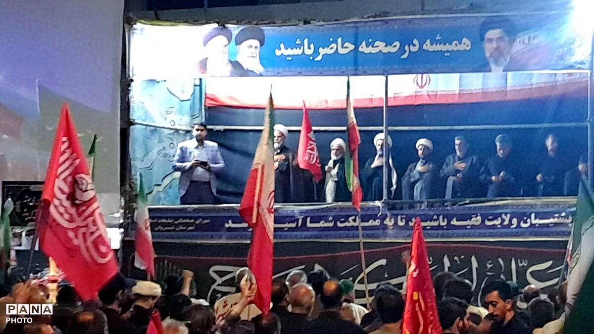 تجمع و همخوانی دانش‌آموزان شیروان به مناسبت تشییع و همراهی رهبر شهید