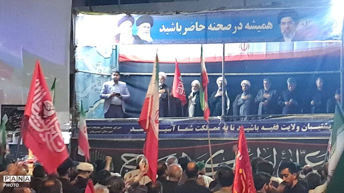 تجمع و همخوانی دانش‌آموزان شیروان به مناسبت تشییع و همراهی رهبر شهید