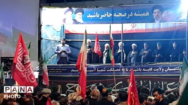 تجمع و همخوانی دانش‌آموزان شیروان به مناسبت تشییع و همراهی رهبر شهید