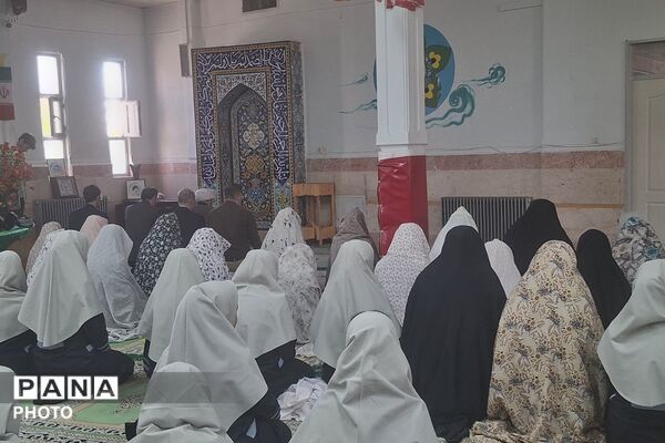 آغاز سال تحصیلی در زینبیه ۲ شهریار با اقامه نماز جماعت و حضور مسئولان آموزش و پرورش