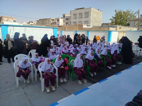 طلوع شکوفه‌های امید در دبستان امین زاده فاروج 